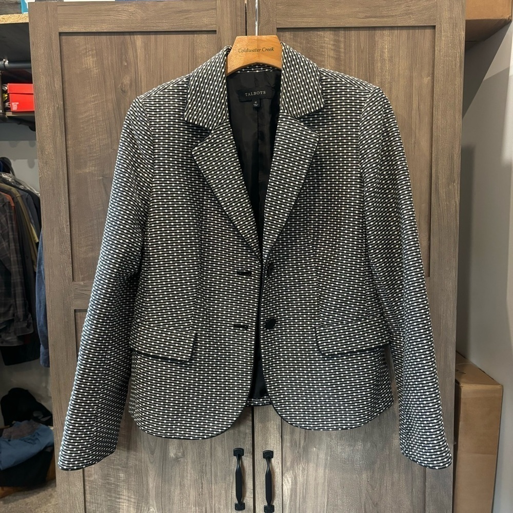 Talbots Blazer size 10 Black White Textured 2 button‎